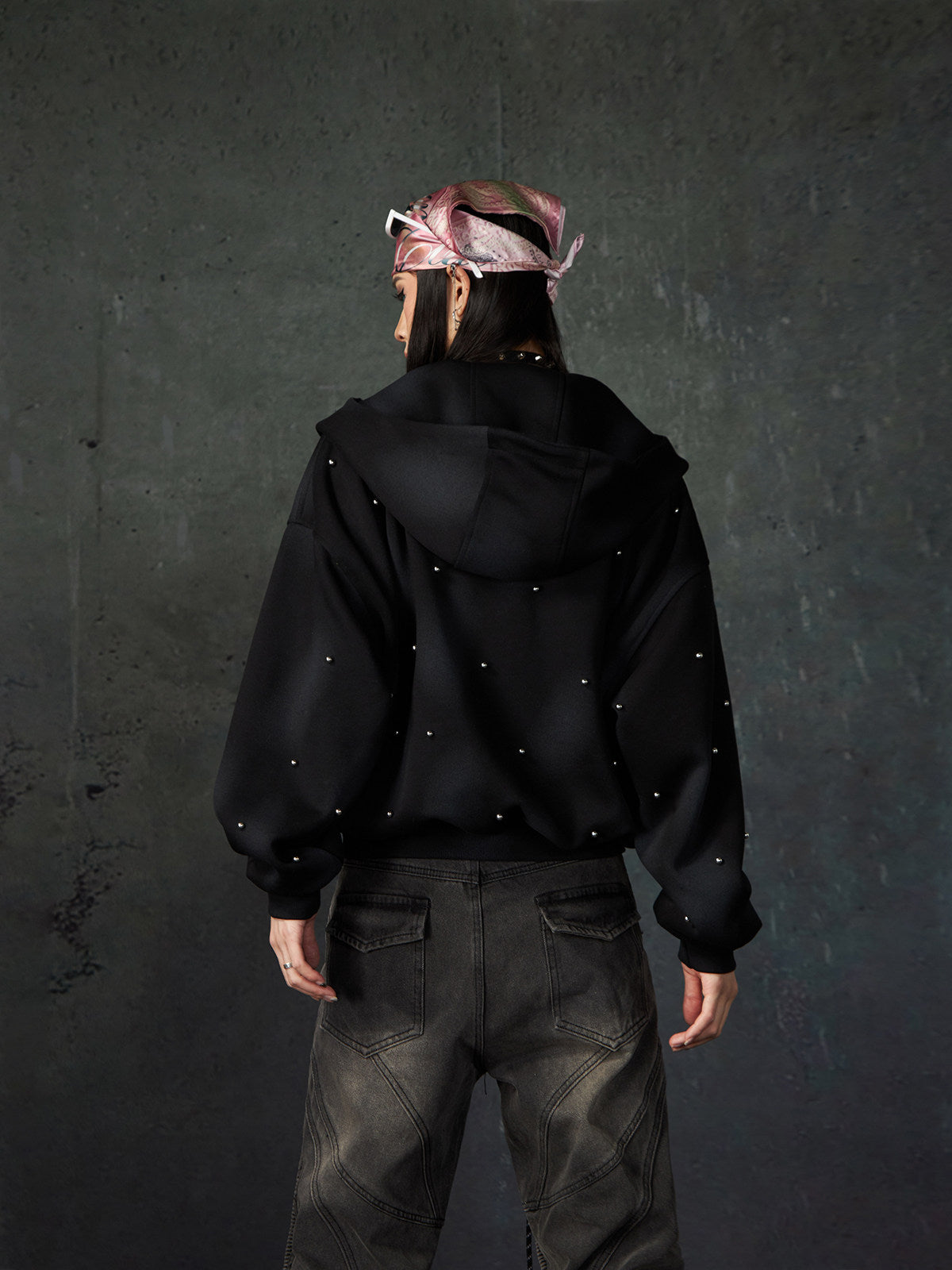 NOMANIAI Pearl Decor Distressed Spray Paint Hoodie