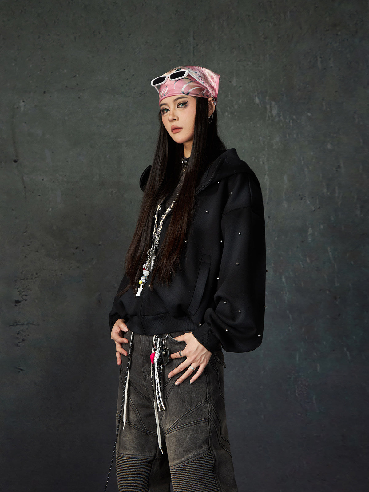 NOMANIAI Pearl Decor Distressed Spray Paint Hoodie