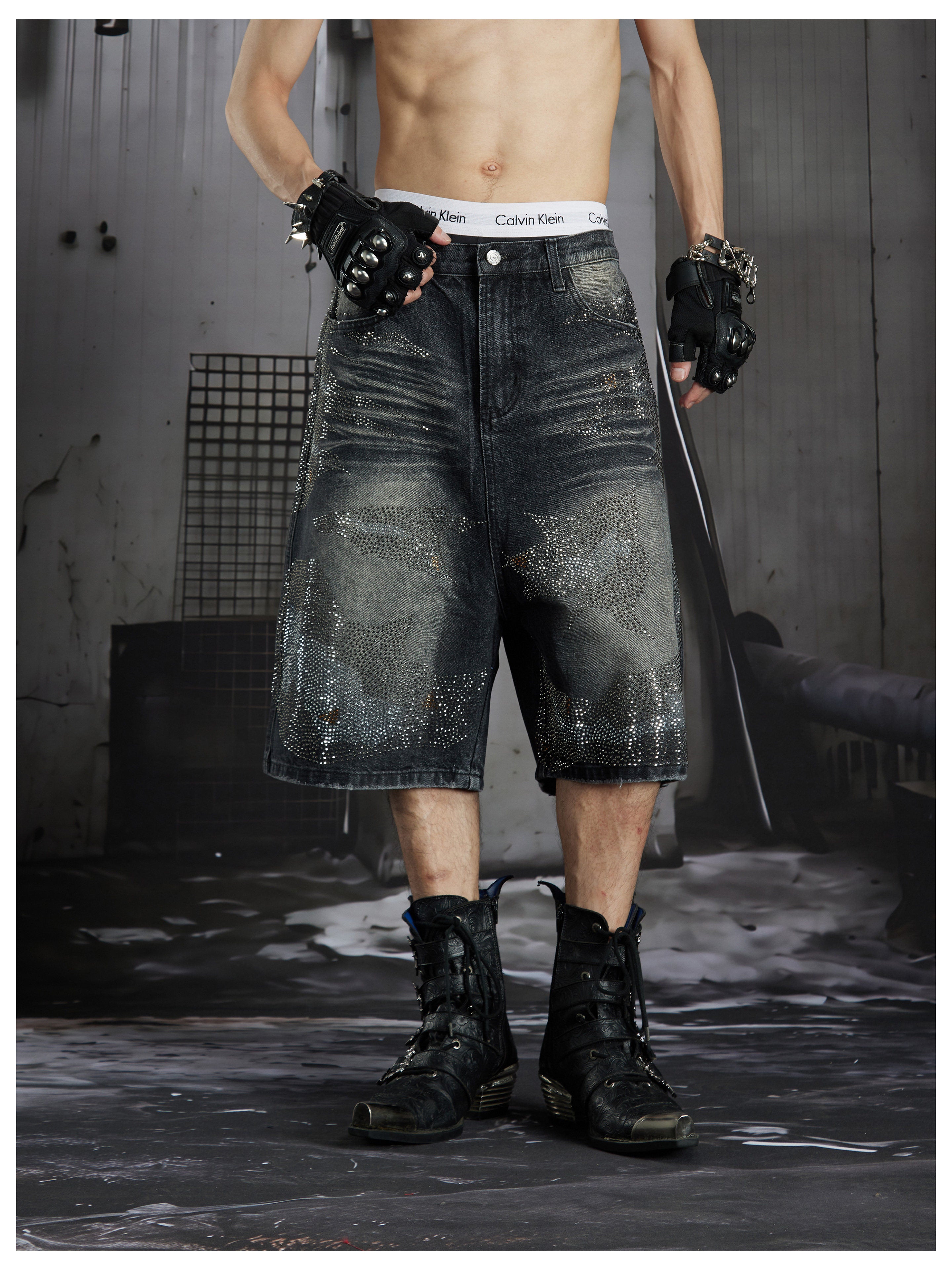 NOMANIAI Punk-style faded and studded short pants with rhinestones