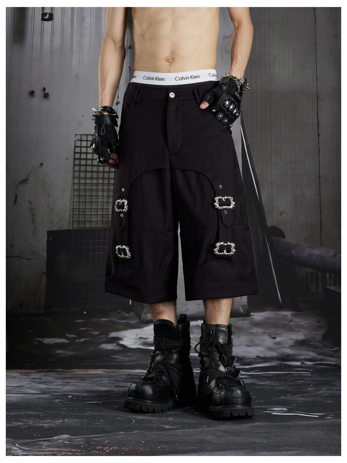 NOMANIAI Metal snap fastening capri pants
