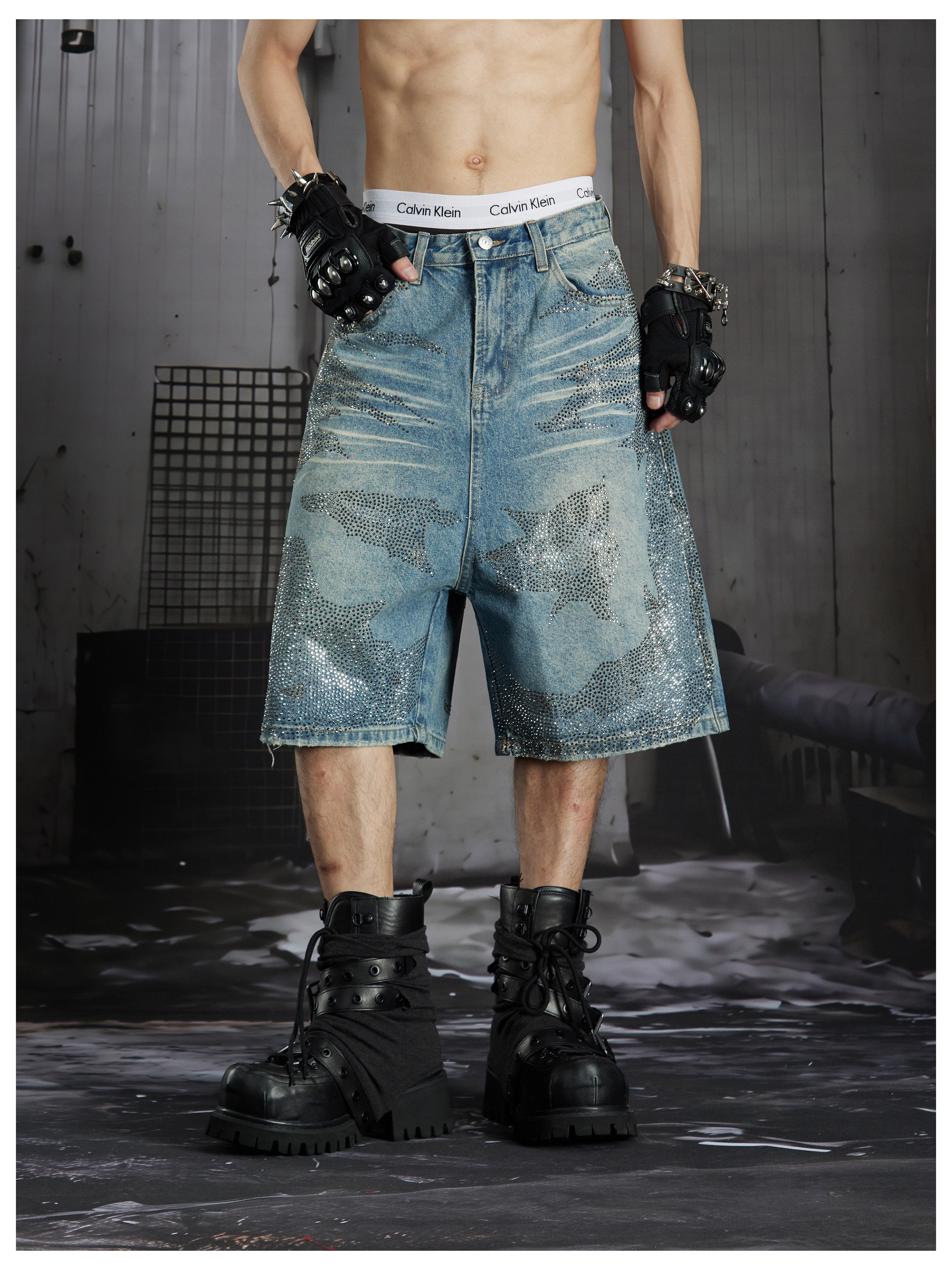 NOMANIAI Punk-style faded and studded short pants with rhinestones