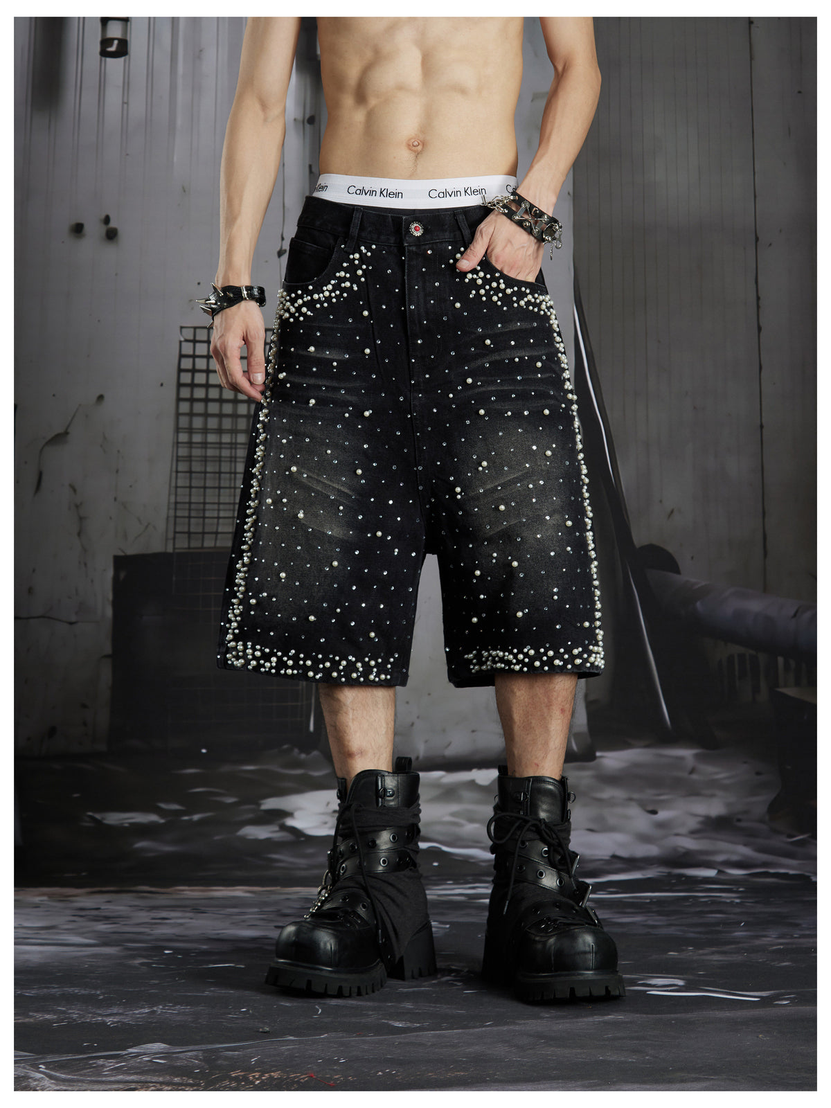 NOMANIAI Dark punk distressed wash denim capri pants