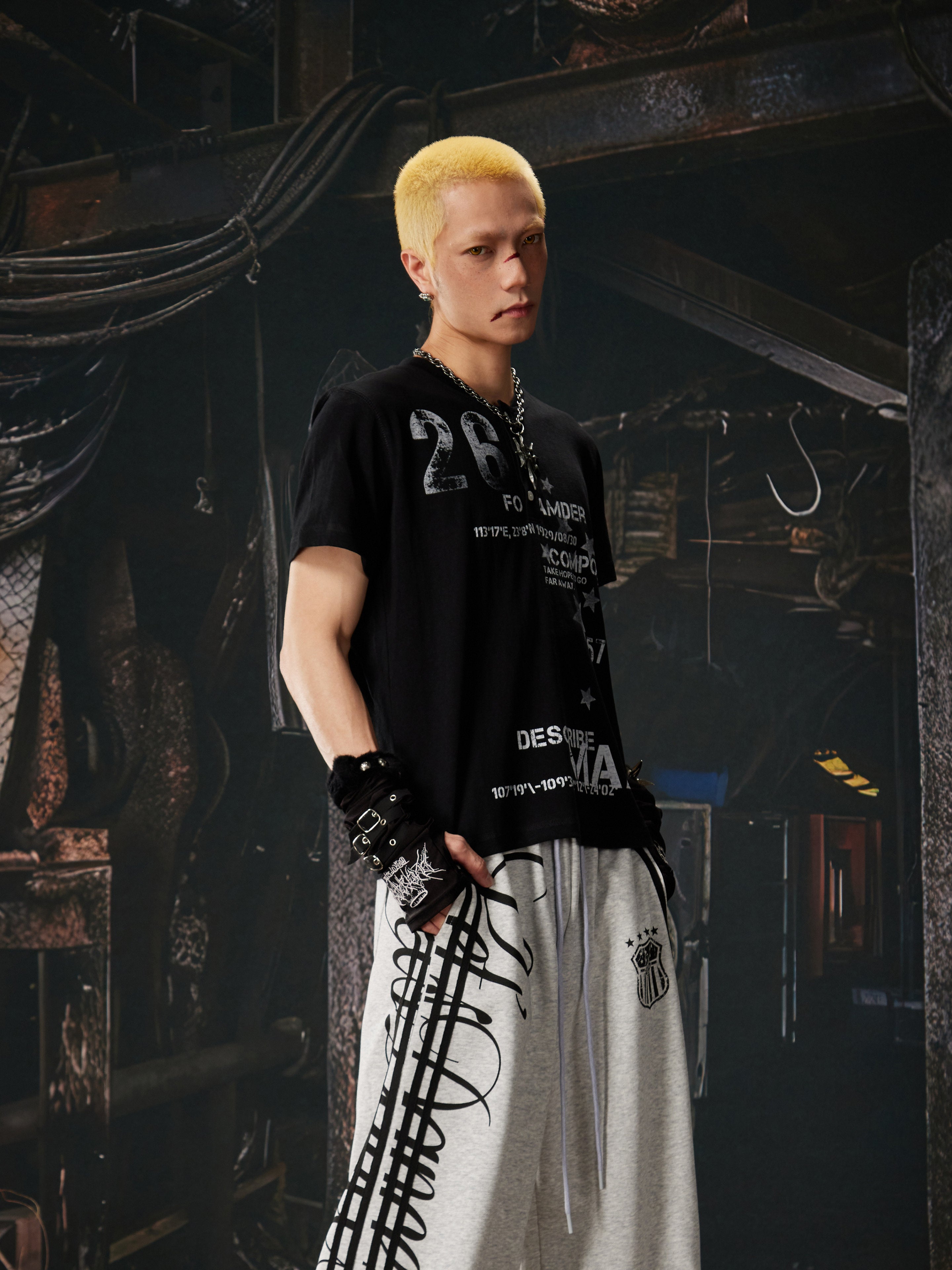 NOMANIAI Streetwear distressed print T-shirt