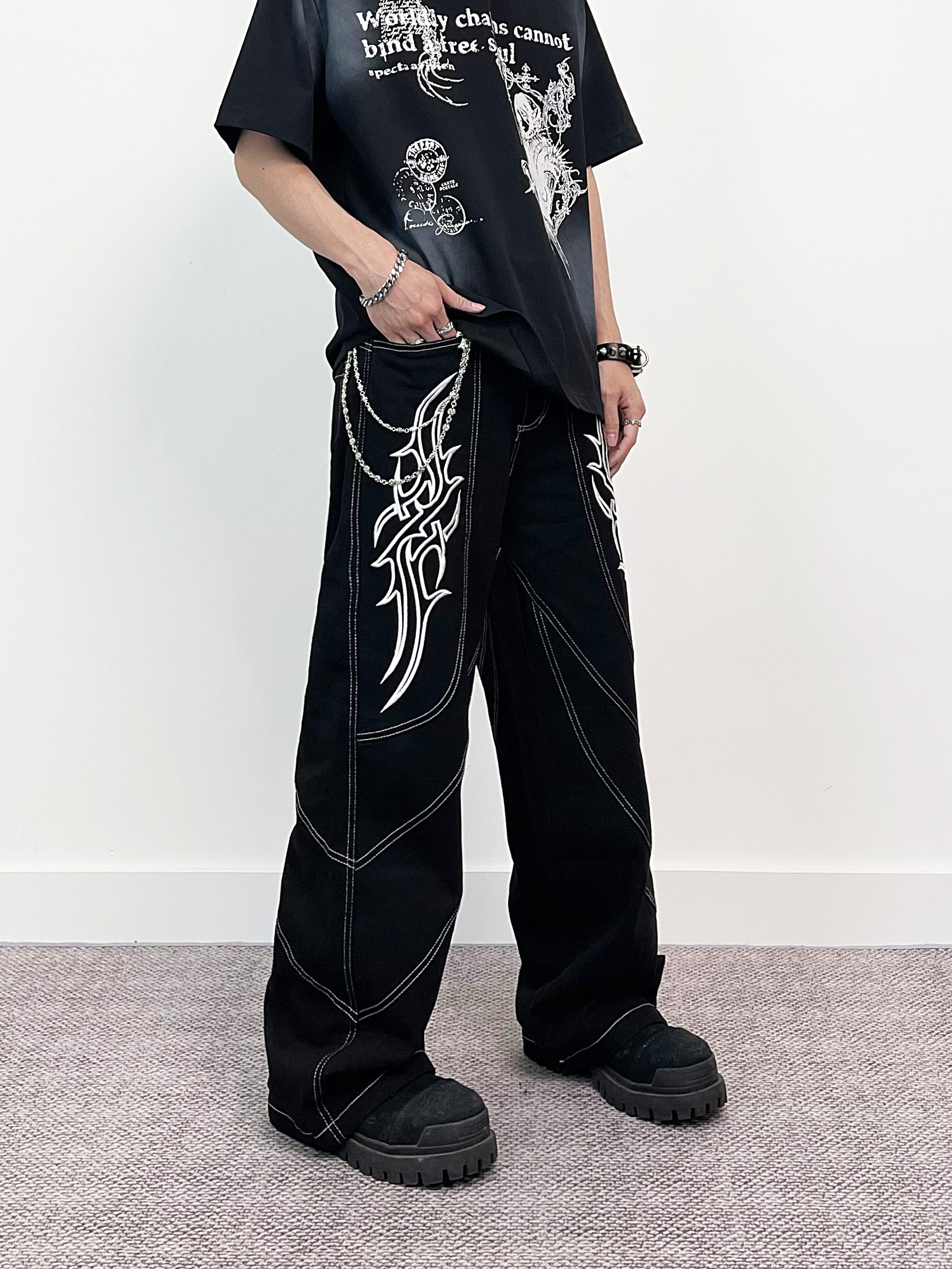 A knife thorn embroidery wide-leg pants