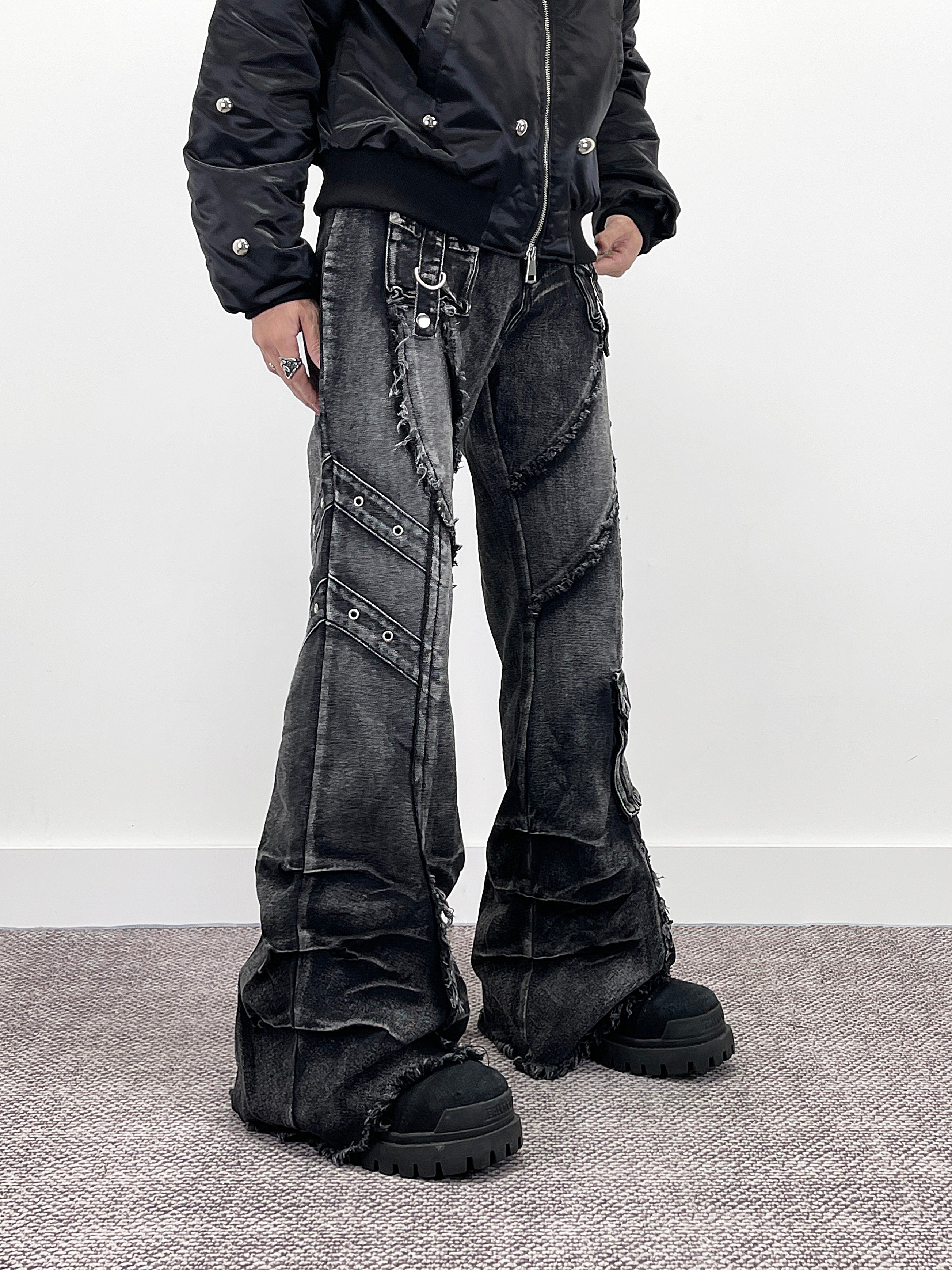 A knife graphic punk jeans