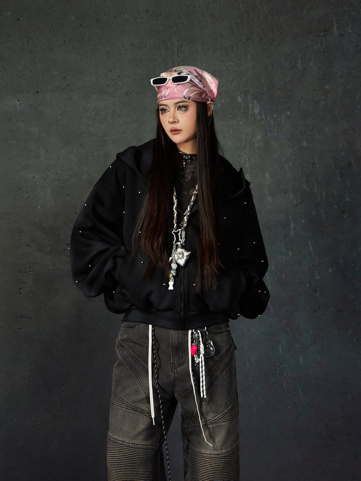 NOMANIAI Pearl Decor Distressed Spray Paint Hoodie
